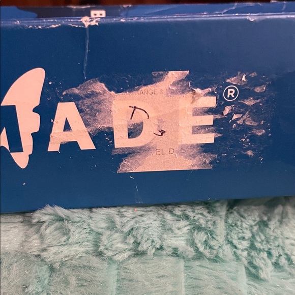 Benchmade Dive Knife - Picture 15 of 16